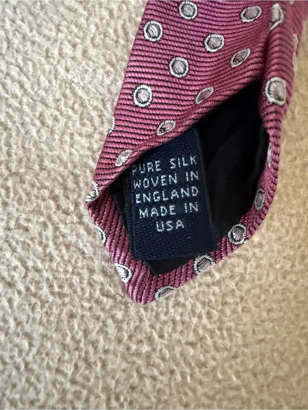 Brooks Brothers Silk Necktie Medallion Circles Pink Burgundy England USA 58 in